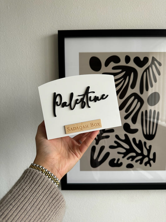 Boîte Sadaqah courbée - Texte 3D personnalisé & étiquette en bois